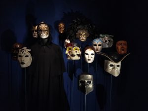 「アイズ・ワイド・シャット」秘密の仮装パーティーで使用された仮面