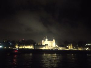 テムズ川から見るロンドン塔